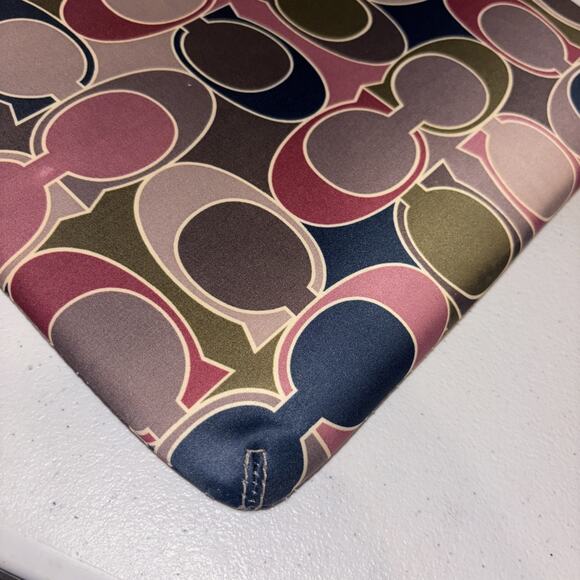 COACH F61792 Signature Logo Padded Tablet IPad Case Sleeve Satin Pink Gold EUC! - Picture 4 of 10